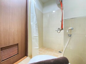 Bathroom - Classic Studio Room Apartment at Oxford Jatinangor (Cileunyi)