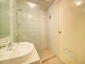 Bathroom - Relaxing 1Br At Apartment At Newton Residence Bandung (Bandung)