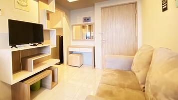 Leilighet, 1 soverom | Oppholdsområde | TV