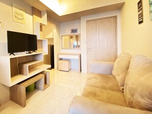 Apartamento, 1 habitación | Zona de estar | Una televisión