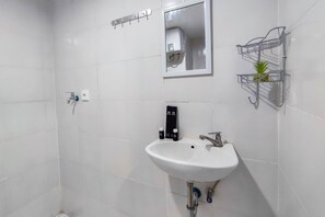 Estudio | Baño | Ducha, artículos de higiene personal gratuitos y toallas