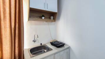 Studio | Private kitchen | Fridge, stovetop, cookware/dishes/utensils, dining table