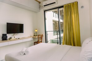 Studio | Individually decorated, individually furnished, free WiFi - Well Furnished And Comfy Studio Sky House Bsd Apartment (Pagedangan)