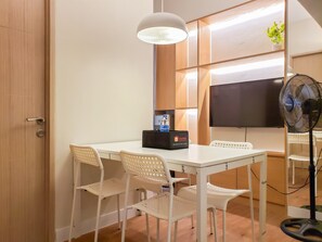 In-room dining - Simple And Cozy Designed 2Br Apartment At Tokyo Riverside Pik 2 (Teluknaga)