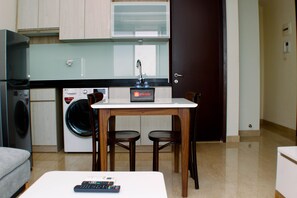 Apartment, 2 Bedrooms | In-room dining
