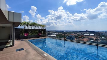 Kolam renang terbuka