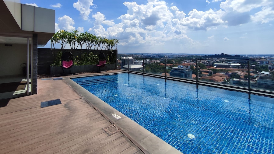 New And Homey Studio Apartment At Warhol (W/R) Residence