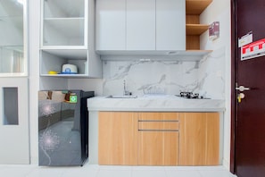 Private kitchen - Warm And Cozy Stay Studio At Casa De Parco Apartment (South Tangerang)