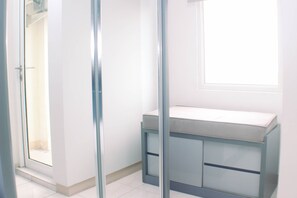 Individually decorated, individually furnished, free WiFi - Good Deal And Comfy Studio Apartment Springlake Summarecon Bekasi (Bekasi)