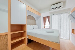 Individually decorated, individually furnished, free WiFi - Minimalist Studio Room Near Campus At Pacific Garden Alam Sutera Apartment (Tangerang)