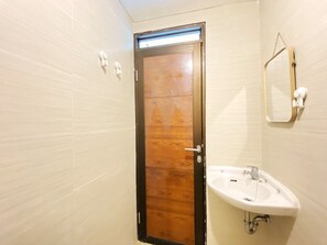 Bathroom - Stunning Studio Room At Gateway Pasteur Apartment (Cimahi)