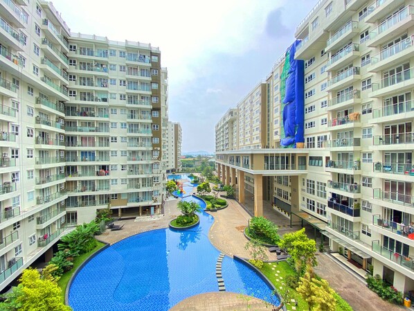 Outdoor pool - Stunning Studio Room At Gateway Pasteur Apartment (Cimahi)