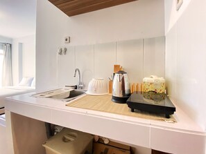 Private kitchen - Stunning Studio Room At Gateway Pasteur Apartment (Cimahi)