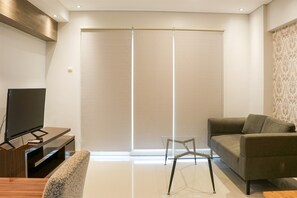 Apartment, 2 Bedrooms | Living area