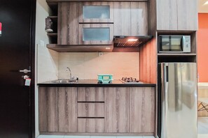Private kitchen - Simple And Homey Studio Apartment At Casa De Parco (Pagedangan)