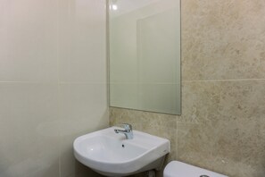 Studio | Bathroom | Shower, free toiletries, towels - Minimalist And Warm Studio At Transpark Bintaro Apartment (South Tangerang)