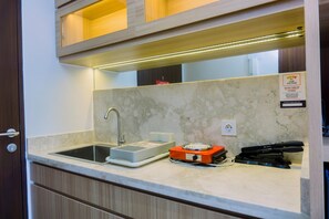 Private kitchen - Minimalist And Warm Studio At Transpark Bintaro Apartment (South Tangerang)