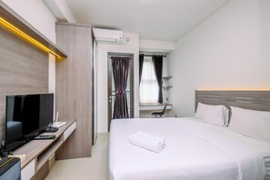 Studio | Individually decorated, individually furnished - Nice Studio At 7Th Floor Transpark Cibubur Apartment (Depok)