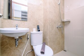 Bathroom - Nice Studio At 7Th Floor Transpark Cibubur Apartment (Depok)