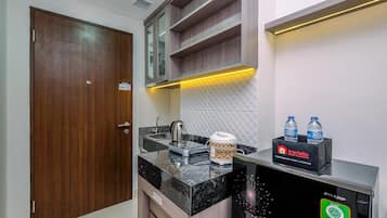 Studio | Private kitchen | Fridge, stovetop, cookware/dishes/utensils, dining tables