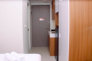 Individually decorated, individually furnished, free WiFi - Comfortable Design Studio Room At Vasanta Innopark Apartment (Cikarang)