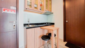 Apartment, 1 Bedroom | Private kitchen | Fridge, stovetop, cookware/dishes/utensils, dining tables - Pleasurable 1Br Apartment At Saveria Bsd City (Pagedangan)