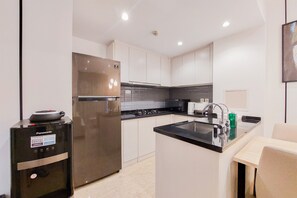 Private kitchen - Cozy And Well Furnished 2Br At Branz Bsd City Apartment (Pagedangan)