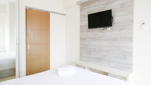 1 bedroom, individually decorated, individually furnished, free WiFi - Cozy Stay And Best 1Br At Pavilion Permata Apartment (Surabaya)