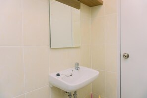 Bathroom - Good Deal And Comfy 2Br Apartment At M-Town Residence (Gading Serpong)