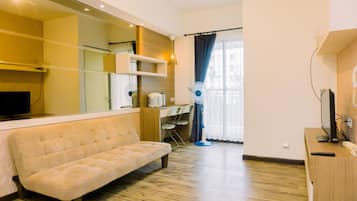 Apartment, 2 Bedrooms | Living area