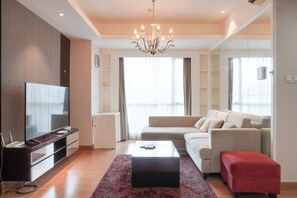 Appartement, 3 chambres | Coin séjour | Télévision