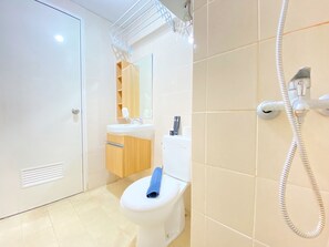 Bathroom - Modest 2Br Apartment At Parahyangan Residence (Bandung)