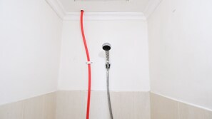 Ducha, artículos de tocador gratuitos, toallas