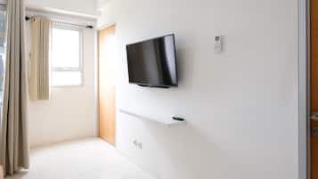 Apartamento, 2 habitaciones | Zona de estar | Una televisión