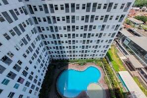 Outdoor pool - Nice And Simply Look Studio Serpong Garden Apartment (Cisauk)