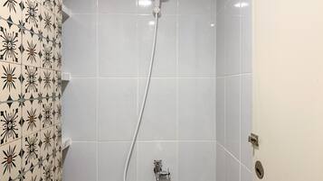 Estudi | Bany | Dutxa, articles de tocador gratuïts i tovalloles