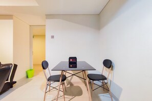 In-room dining - New And Nice 2Br At Marquis De Lafayette Apartment (Semarang)