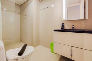Bathroom - New And Nice 2Br At Marquis De Lafayette Apartment (Semarang)