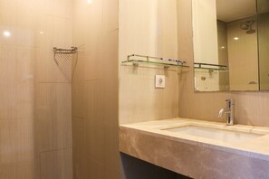Apartment, 1 Bedroom | Bathroom | Shower, free toiletries, towels - Fancy And Nice 1Br Apartment At H Residence (Jakarta)