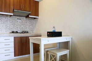 Apartment, 1 Bedroom | In-room dining - Fancy And Nice 1Br Apartment At H Residence (Jakarta)