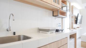 Studio | Dapur peribadi | Peti sejuk, dapur, alat memasak/pinggan mangkuk/perkakas dapur