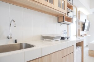 Studio | Private kitchen | Fridge, stovetop, cookware/dishes/utensils, dining tables