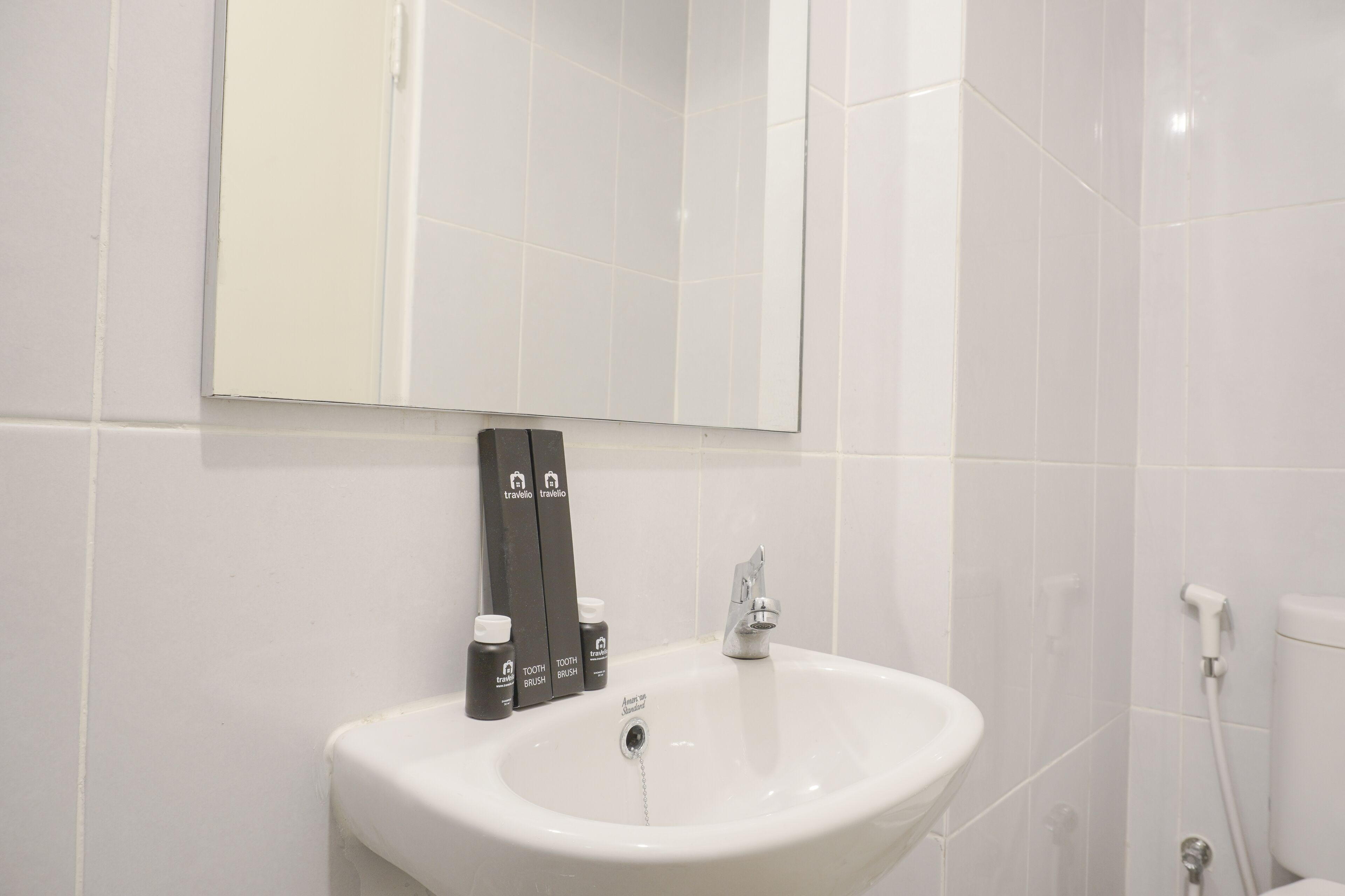 Studio | Bathroom | Shower, free toiletries, towels