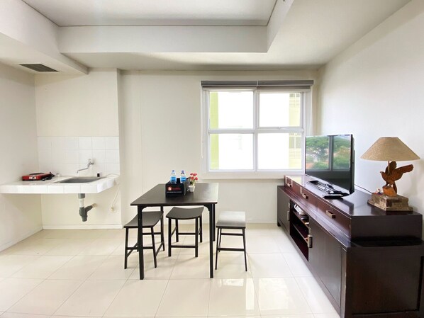 Apartemen, 2 kamar tidur | Area keluarga | TV