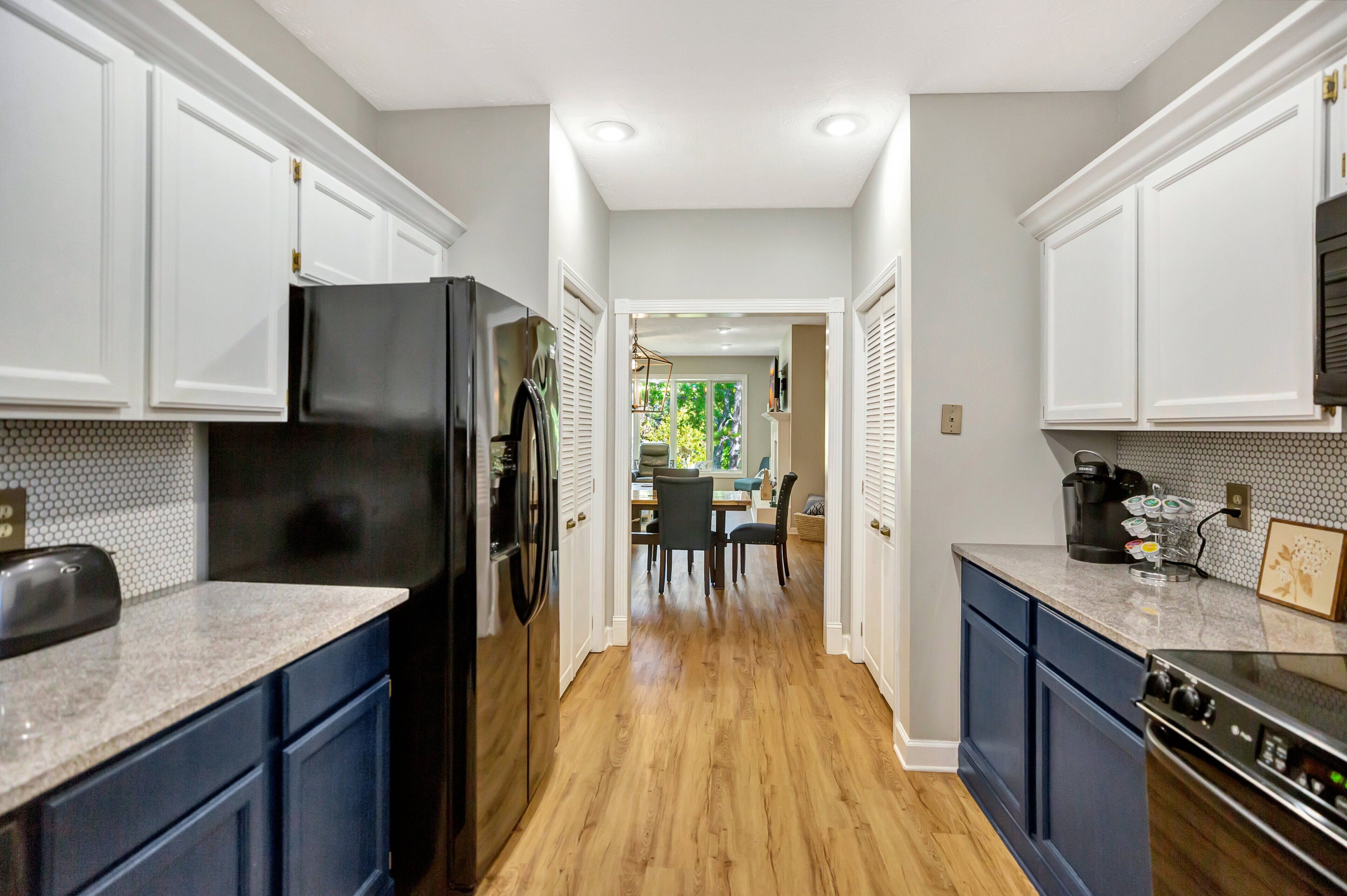 Fridge, oven, stovetop, dishwasher