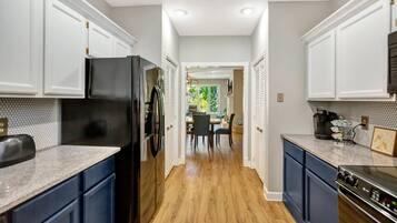 Fridge, oven, stovetop, dishwasher