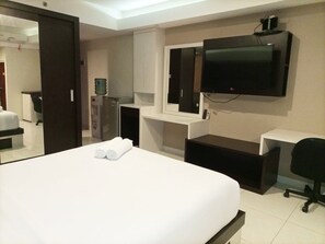 Individually decorated, individually furnished, free WiFi - Luxurious Studio At Mataram City Apartment (Ngaglik)