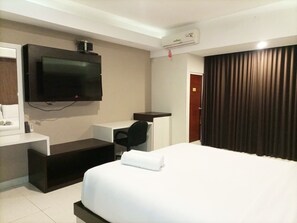 Individually decorated, individually furnished, free WiFi - Luxurious Studio At Mataram City Apartment (Ngaglik)