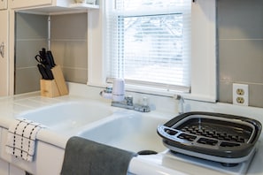 Bathroom - PROMO 5% WEEKLY/10% MONTHLY
💫Charming Steps to Strong/UofR by Airport/Dwnt/RIT (Rochester)