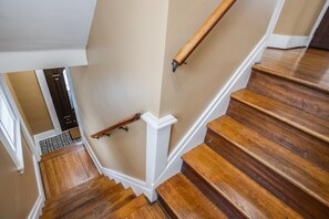 Interior - PROMO 5% WEEKLY/10% MONTHLY
💫Charming Steps to Strong/UofR by Airport/Dwnt/RIT (Rochester)